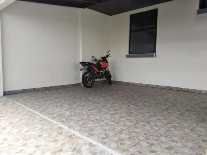 Venta casa de un nivel con jardín y parqueo para 2 vehículos #26-295 GS en Mata de Plátano, Goicoechea, San José — $189,000