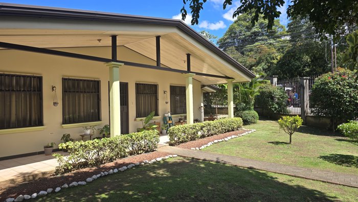 Casa en Venta en Santa Ana, Lindora. Uso Mixto. 5PVV9681311 in Pozos, Santa Ana, San José — ₡ 139 000 000