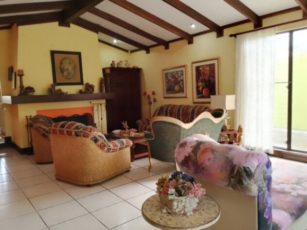 Venta de Amplia y Hermosa Casa en San Rafael de Escazú / Mls. 25-327 OFC JB en San Rafael, Escazú, San José — $750,000