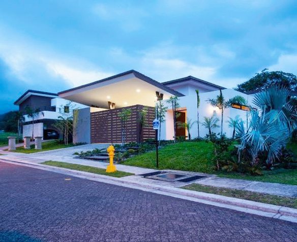 Venta casa contemporánea de lujo en condominio, Santa Ana. (FAU) in Uruca, Santa Ana, San José — $1,250,000 - Photo 2 of 19