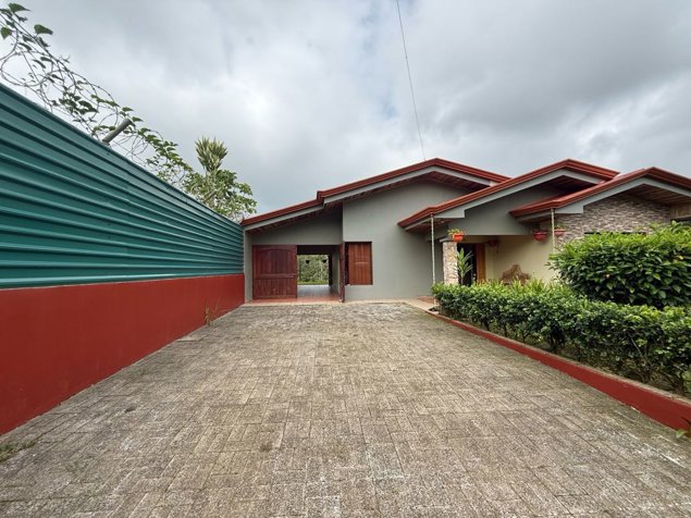 Venta de casa en San Ramón de Alajuela en San Ramón, Alajuela — $175,000 - Foto 3 de 50