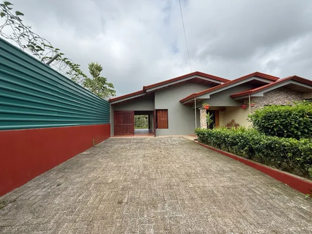 Venta de casa en San Ramón de Alajuela en San Ramón, Alajuela — $175,000 - Foto 3 de 50