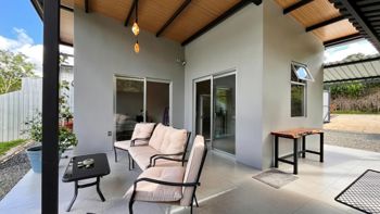 SE VENDE CASA MODERNA TOTALMENTE AMOBLADA EN VILLA NUEVA DE PEDREGOSO CON JACUZZI PREMIUM in San Isidro De El General, Pérez Zeledón, San José — $97,000 - Photo 4 of 23