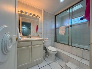 Venta de espectacular casa esquinera con potencial de inversión en San José #27-145 GS in Mata Redonda, San José — $1,250,000 - Photo 5 of 15