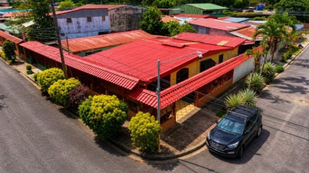 VENTA DE CASA DE 200 M2 EN BARRIO LAS AMERICAS, PEREZ ZELEDON in San Isidro De El General, Pérez Zeledón, San José — $140,000