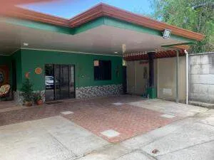 Venta de Acogedora Casa en Mora, San José / OFC