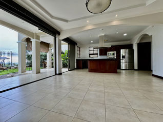 Venta casa en Curridabat - Colinas de Montealegre - Para Inversion en Curridabat, San José — $650,000 - Foto 5 de 62