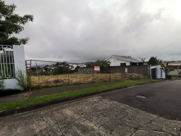 Lote en venta en Cariari de Heredia, Uso residencial.  5PJG9846419 in San Vicente, Moravia, San José — $270,000 - Photo 2 of 10