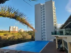Excelente Apartamento en Venta en Rohrmoser, San José / OFC en Pavas, San José — $190,000 - Foto 2 de 15