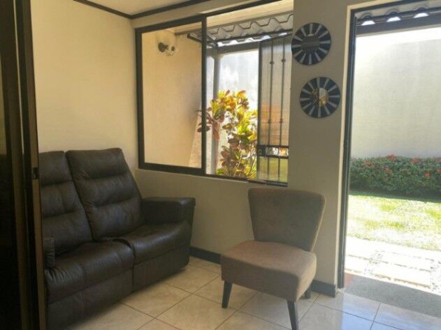 Venta de Casa en Pozos de Santa Ana. RAH 26-1072 PRECIO REBAJADO in Pozos, Santa Ana, San José — ₡ 123 000 000