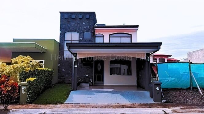 Se alquila casa en El Coyol Alajuela 26-2154 en San José, Alajuela — $1,950
