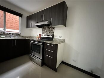 Alquiler de Apartamento en San Rafael de Alajuela en Pozos, Santa Ana, San José — $1,200 - Foto 4 de 5