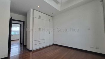 Venta de Casa en Piedades de Santa Ana. RAH 27-716 in Piedades, Santa Ana, San José — $405,000 - Photo 3 of 12