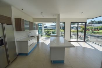 Apartamento de 2 Habitaciones en Escazú in San Rafael, Escazú, San José — $2,200 - Photo 3 of 20
