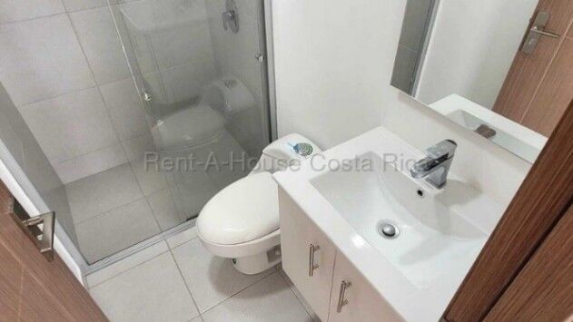 Alquiler de Apartamento en Bambú Rivera, Tibás. RAH 26-2149 en Cinco Esquinas, Tibás, San José — $1,200