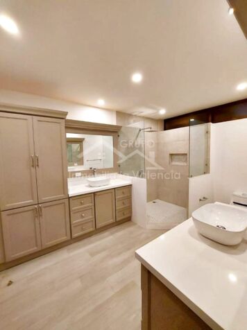 Alquiler de Lujoso Apartamento en Escazu in Uruca, Santa Ana, San José — $1,750