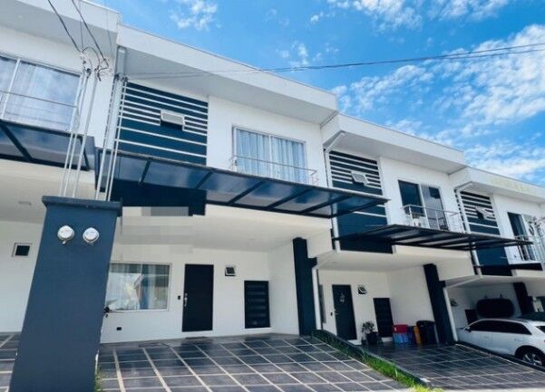 Se vende moderna casa en condominio de San Miguel de Heredia 26-308 in San Miguel, Santo Domingo, Heredia — $165,000