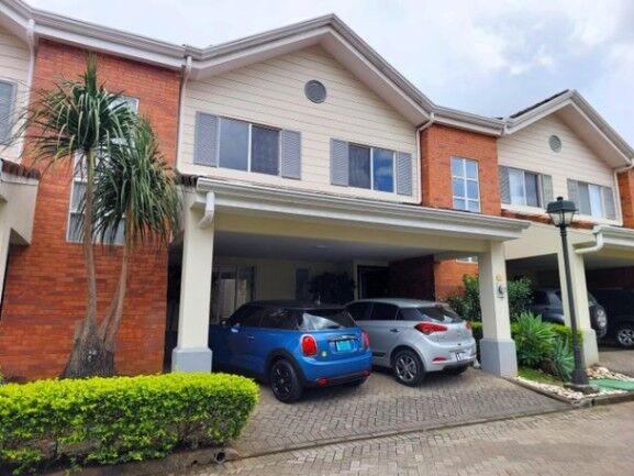 Casa en pequeño condominio de pocas casas. San Antonio. in San Antonio, Escazú, San José — $220,000