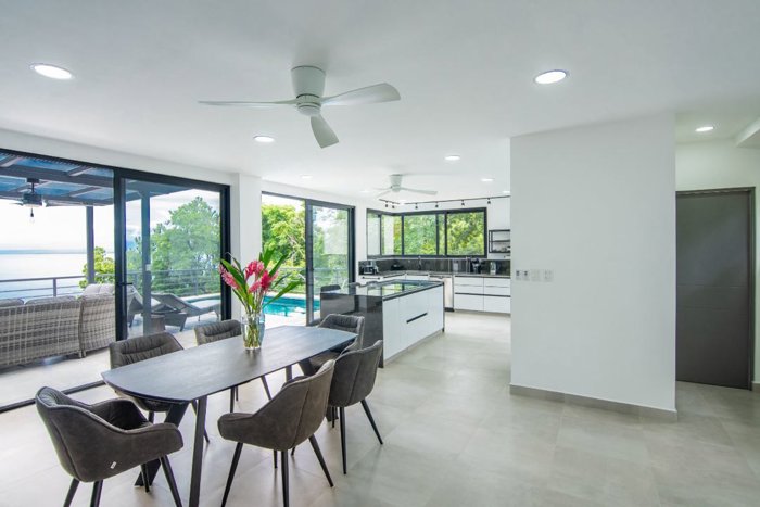 Casa moderna con vista al mar en Playa Blanca Punta Leona en Tárcoles, Garabito, Puntarenas — $789,000 - Foto 2 de 17