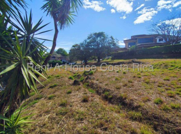 Venta de Lote + Casa Club y Piscina en La Guácima de Alajuela. RAH 26-1499 en Guácima, Alajuela — $98,000