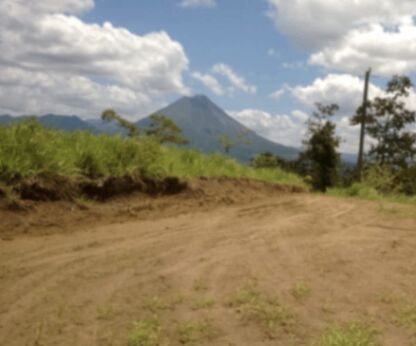 Lote con vista al Volcán Arenal - a 25min de Fortuna en Zona encantadora en La Fortuna, San Carlos, Alajuela — ₡ 85 000 000