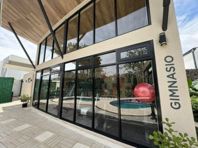 Lote residencial listo para construir en moderno condominio de Santa Ana #26-1649 GS en Santa Ana, San José — $238,000
