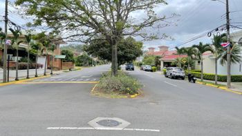 Casa de 305 m² en venta en Ciudad Cariari en Ulloa, Heredia — $310,000 - Foto 5 de 40
