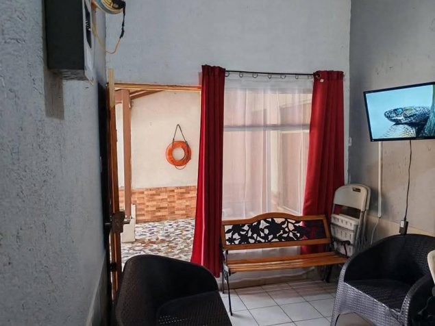 VILLA EN VENTA – CONDOMINIO DON ROBERTO (A puerta cerrada) A SOLO 700M DE LA PLAYA! 2 habitaciones en Jacó, Garabito, Puntarenas — ₡ 51 000 000