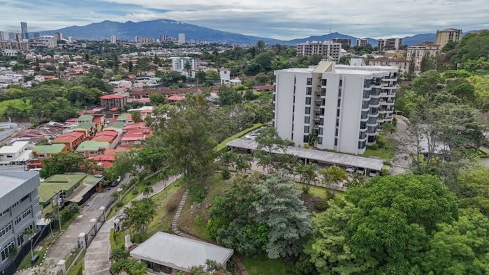 Apartamento Remodelado de 3 Hab en Condominio Vistas de Mayorca en San Rafael, Escazú, San José — ₡ 175 000 000