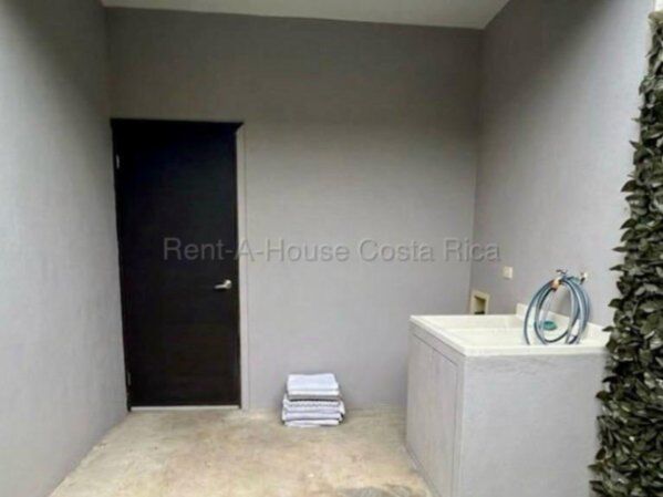 Se vende casa en La Guacima Alajuela 26-2120 en Guácima, Alajuela — ₡ 93 000 000