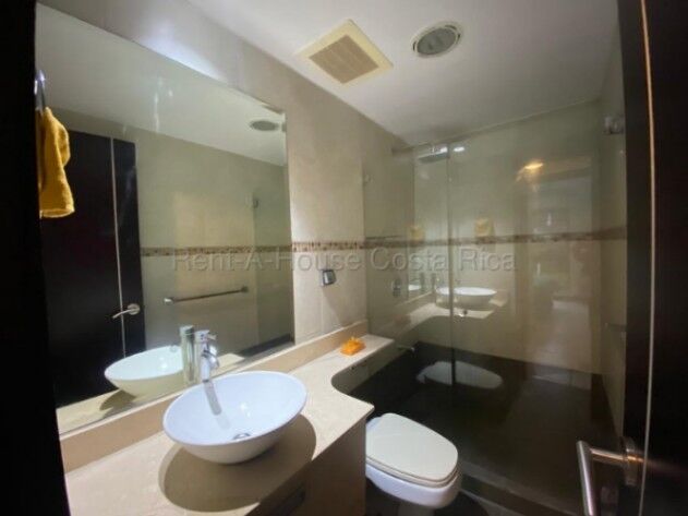 Alquiler de Apartamento Amueblado en Santa Ana. RAH 27-50 in Santa Ana, San José — $1,300