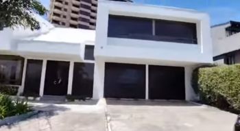 Hermosa Casa De 3 Niveles en San Rafael, Escazú, San José — $1,070,000 - Foto 4 de 41