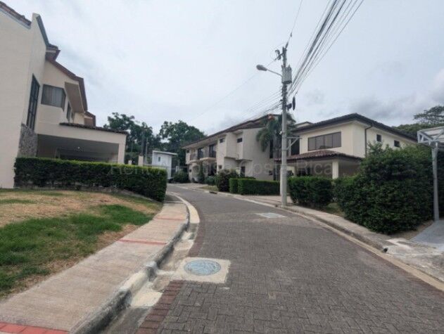 Se vende lote en Uruca Santa Ana 27-92 in Uruca, Santa Ana, San José — $125,000