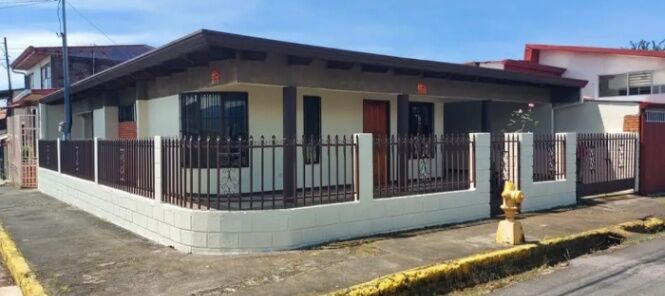 Casa Grecia Centro en Grecia, Alajuela — ₡ 95 000 000