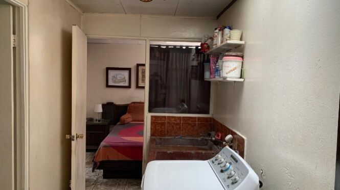 Casa con Local Comercial y 7 Parqueos #26-96 GS in Mercedes, Montes De Oca, San José — $360,000