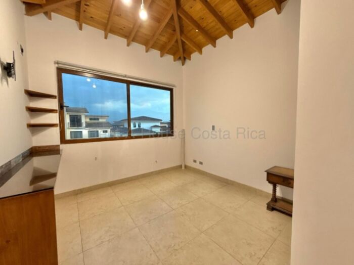 Casa tipo colonial amplia con terraza y parqueo para 5 vehículos  #26-1652 GS in Ulloa, Heredia — $510,000 - Photo 2 of 13