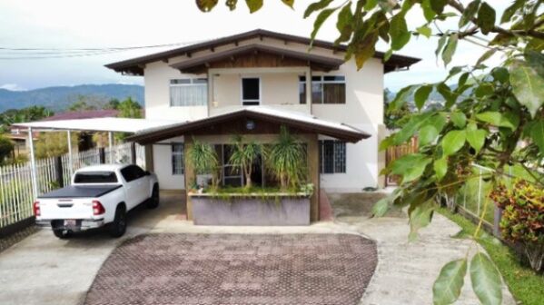 Potencial casa en venta en B Sinaí Pérez Zeledón  in San Isidro De El General, Pérez Zeledón, San José — $272,000