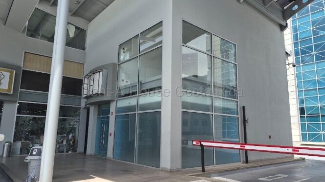 Se vende local comercial en Santa Ana San José 26-2045 en Santa Ana, San José — $780,000
