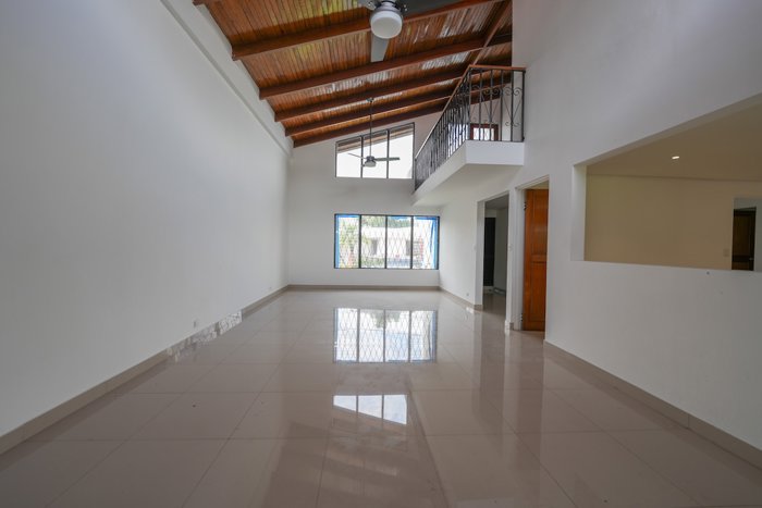 Casa Independiente de 4 Habitaciones en Rohrmoser in Pavas, San José — $2,800 - Photo 3 of 30