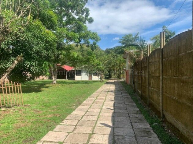 Venta de propiedad turística con casa, cabina y piscina #26-2223 GS in Parrita, Puntarenas — $326,000