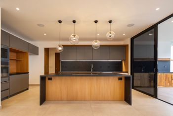 CASA NUEVA! LIGHT OF HOUSE, Laureles, Escazú en San Rafael, Escazú, San José — $1,150,000 - Foto 5 de 25