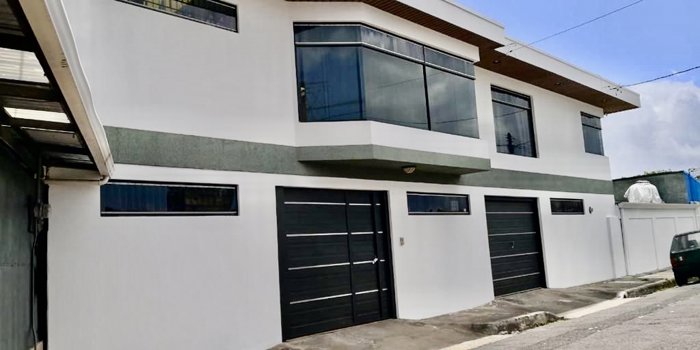 Casa con Local Comercial cerca del Parque de Guadalupe in Guadalupe, Goicoechea, San José — $300,000 - Photo 2 of 15