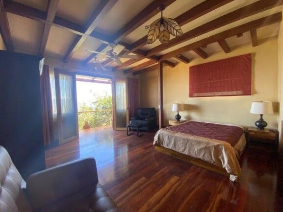 Se alquila espacioso apartamento en San Antonio Escazú 26-363 in San Antonio, Escazú, San José — $750
