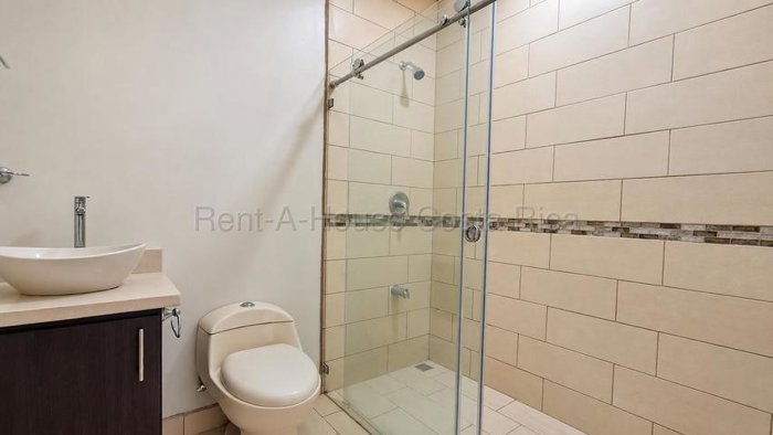 Venta de Casa en Condominio Puerta del Sol, Aguacaliente (San Francisco), Cartago. RAH 27-860 in Aguacaliente, Cartago — ₡ 62 000 000 - Photo 2 of 13