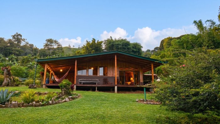 SE VENDE FINCA SOSTENIBLE CON ACCESO A RIO Y VISTAS A CHIRRIPO en Rivas, Pérez Zeledón, San José — $675,000