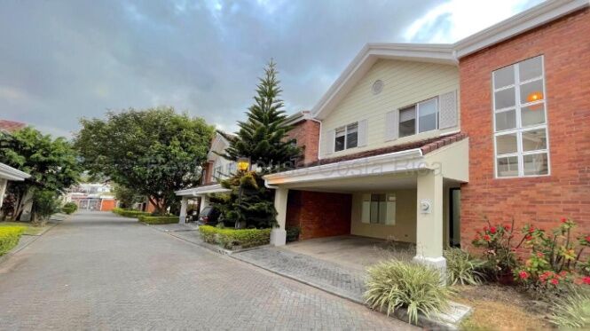 CASA EN VENTA EN SAN ANTONIO ESCAZÙ en San Antonio, Escazú, San José — $230,000