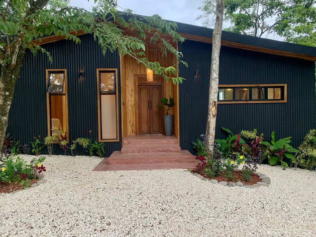 Casa Moderna con Amplio Lote y Vista a la Selva – Cóbano, Puntarenas in Cóbano, Puntarenas — $595,000