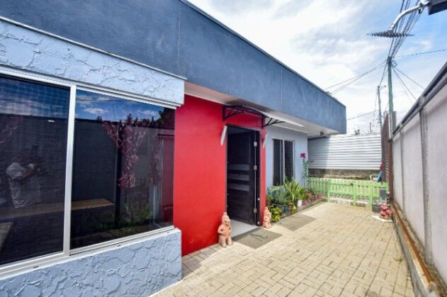 CASA 3 HABITACIONES CON PISCINA Y ENERGÍA SOLAR $130,000 in San Isidro De El General, Pérez Zeledón, San José — $130,000