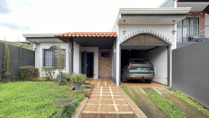 House for Sale in Grecia, Alajuela – 3 Bedrooms and Office en San José, Atenas, Alajuela — 98 000 000 ₡ - Foto 1 de 15