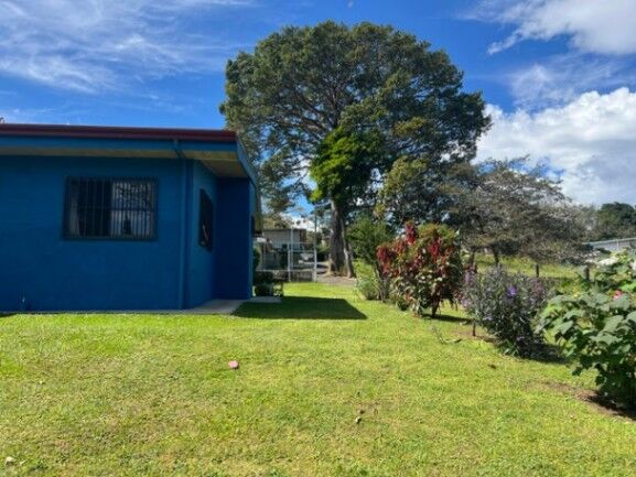 Se vende casa con lote de 3,700m2 en Puente Piedra Alajuela 25-963 en Puente De Piedra, Grecia, Alajuela — ₡ 190 000 000